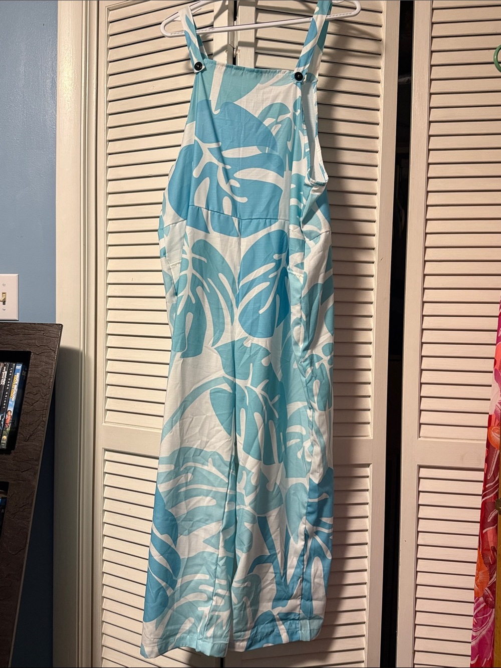 NWOT Women’s Light Blue & White Tropical Print Overall Romper